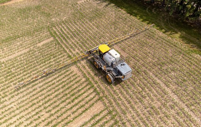 Fertilizer sprayer