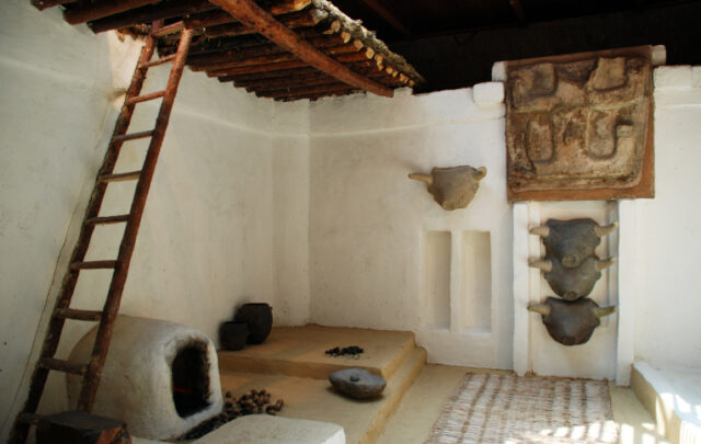 Catal_Hüyük house reconstructed