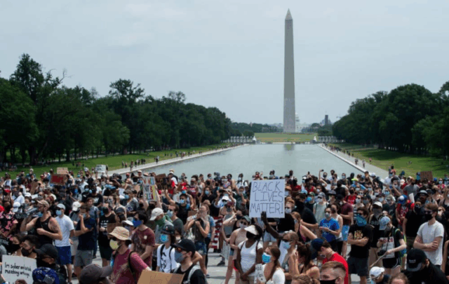 crowd in Washington